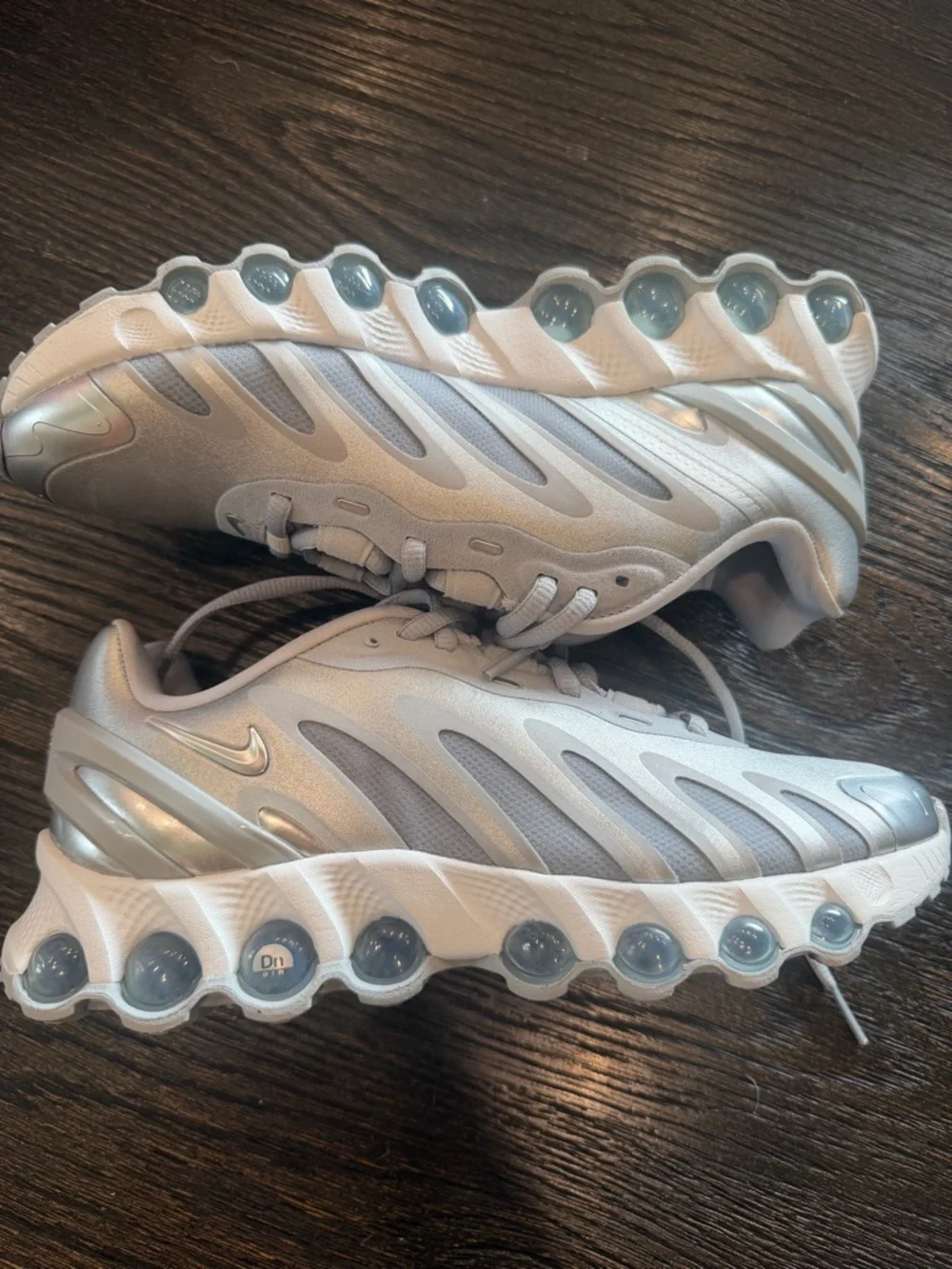 Nike Air Max Dn8 GS Wolf Grey Metallic Silver women’s size 7